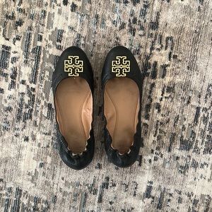 Tory Burch size 9 black flats with gold. Good condition